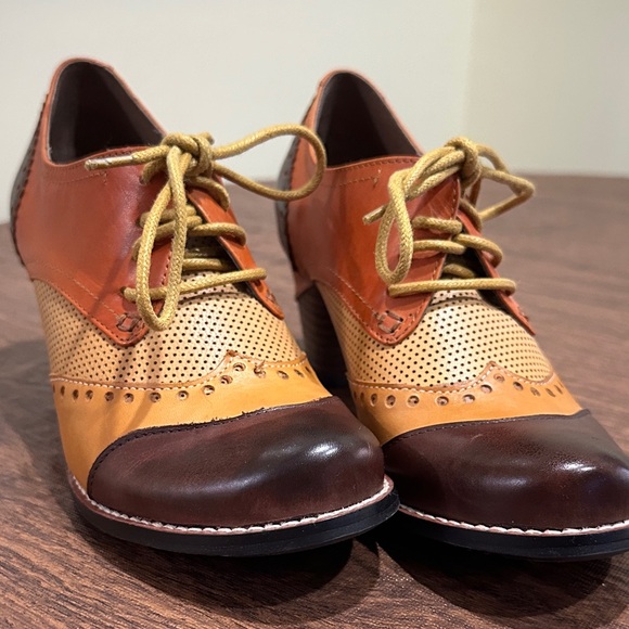 L'ATISTE Bardot Pieced Leather Oxford Pumps NWOT - Picture 11 of 15